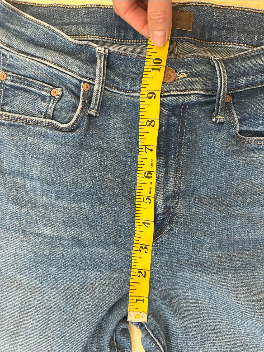 MOTHER The Weekender Fray Jeans - Picture 8 of 9